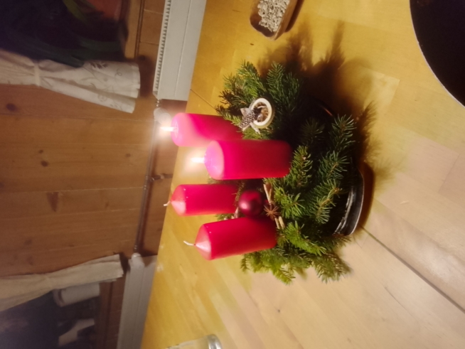 Ein Bild zum Beitrag Die 2. Kerze auf dem Adventskranz