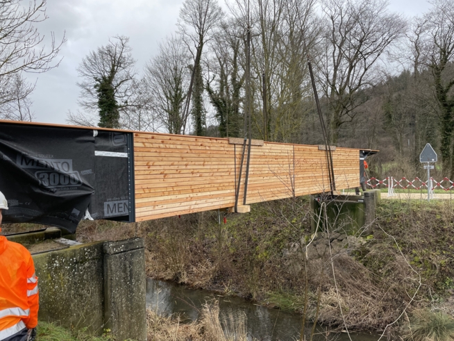 Ein Bild zum Beitrag Neue Fussgängerbrücke