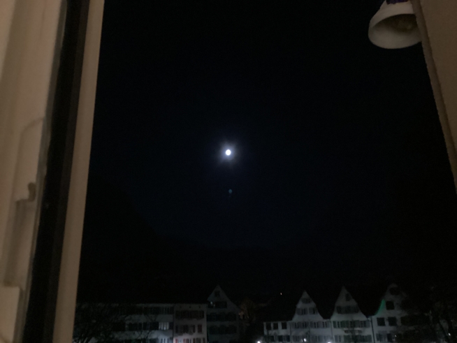 Ein Bild zum Beitrag Der Mond ist aufgegangen…